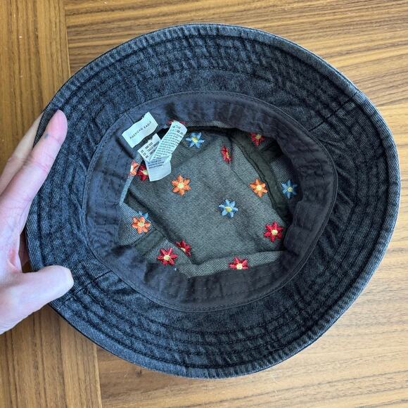 American Eagle Black Demin Bucket Hat with Multicolor Floral Embroidered Daisies - Picture 6 of 7